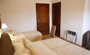 Caja de seguridad en la habitación, escritorio y cunas gratuitas 