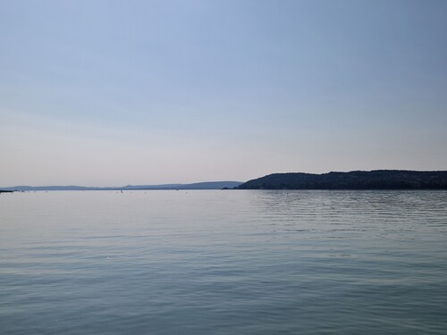 Sunshine Beach House DIRECTLY ON THE LAKE, ROWBOAT, Garden/barbecue island, WiFi