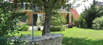 Sunshine Beach House DIRECTLY ON THE LAKE, ROWBOAT, Garden/barbecue island, WiFi