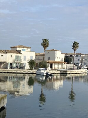 Marina - Very close to the medieval city of Aigues-Mortes, marina, with swimming pool (Aigues-Mortes)