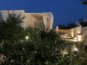 Property grounds -  "La Janca" Villa with Pool-Sea House with garden and 2 steps from the beach (Manduria (Ta))