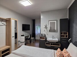 Habitación doble | Escritorio, wifi gratis, ropa de cama