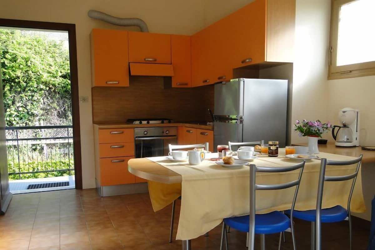 Appartement, 2 chambres, balcon, vue mer | Restauration dans la chambre