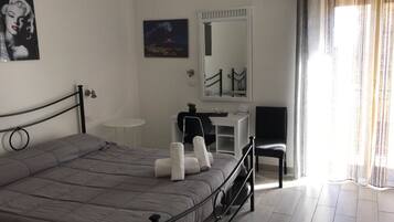 Camera doppia | 1 camera, una scrivania, letti aggiuntivi (a pagamento), Wi-Fi gratuito