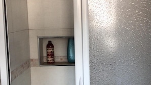 Regadera en el baño