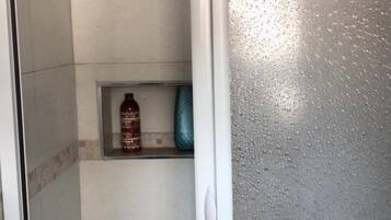 Dusche im Bad