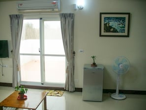 Quarto família | Escrivaninha, cortinas blackout, Wi-Fi de cortesia, roupa de cama