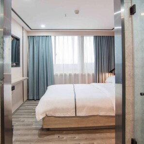 Cortinas blackout, wifi gratis y ropa de cama 