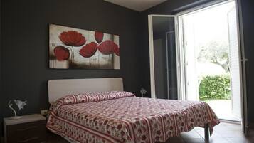 Apartment, 1 Bedroom | In-room safe, desk, soundproofing, free cribs/infant beds