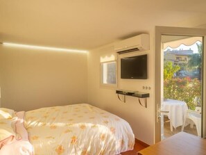 Free WiFi, bed sheets - Charming renovated studio with terrace, air conditioning and free WiFi (Menton)