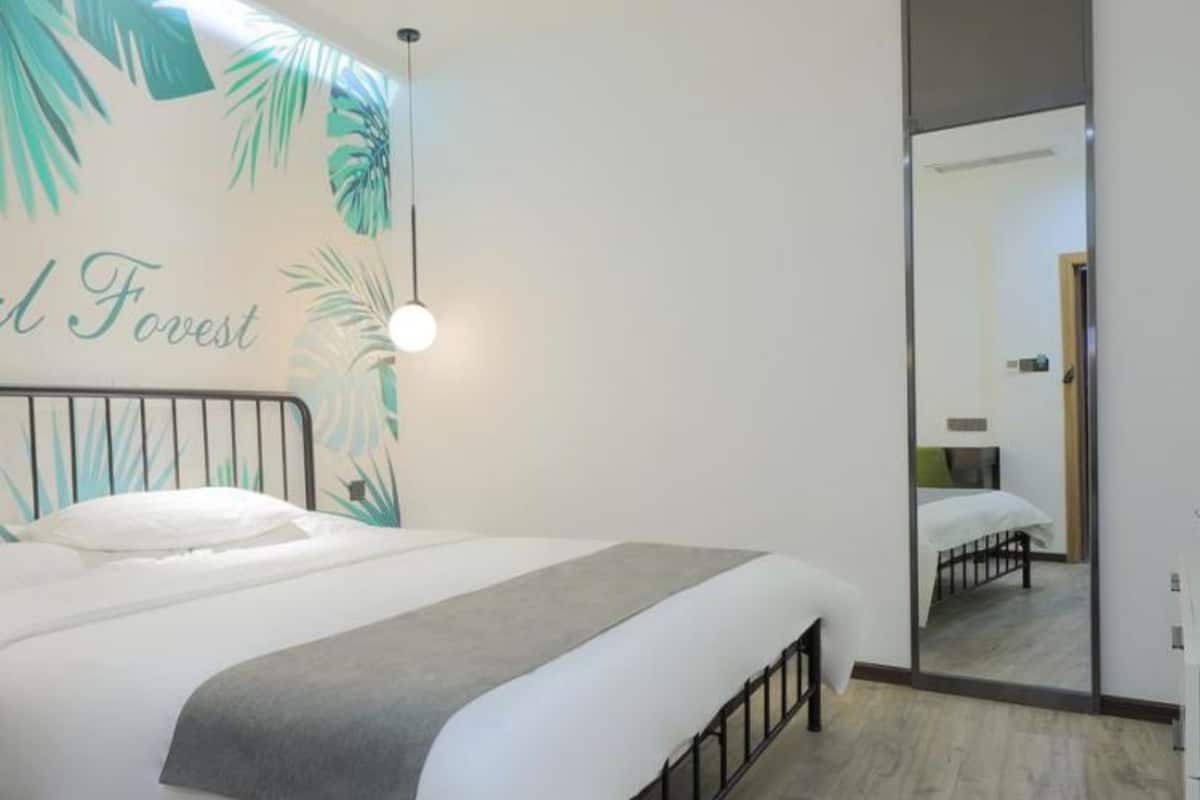 Blackout curtains, free WiFi, bed sheets