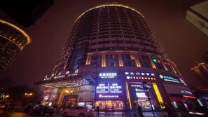 Front of property – evening/night - Vyluk J Hotel Chongqing Jiefangbei (Chongqing)