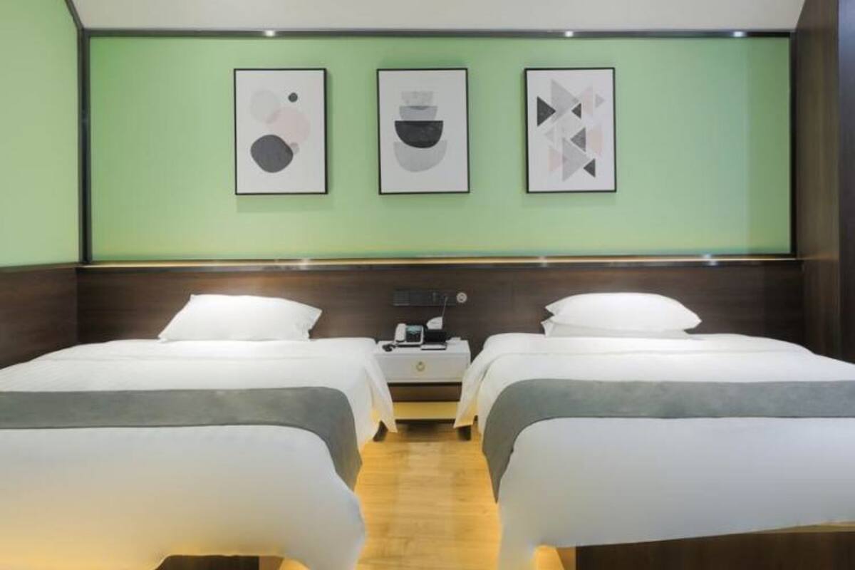 Blackout curtains, free WiFi, bed sheets