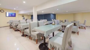 A conference room with multiple tables and chairs, a clock, and a digital display on the wall. - Vyluk J Hotel Chongqing Jiefangbei (Chongqing)