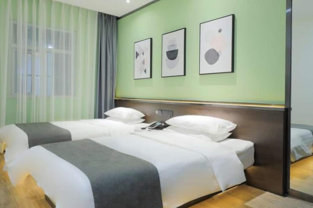 Blackout curtains, free WiFi, bed sheets