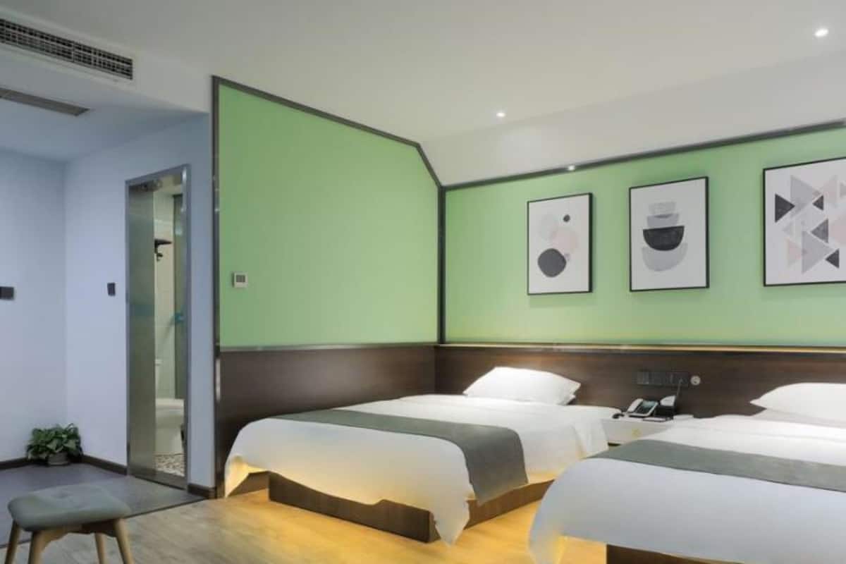 Blackout curtains, free WiFi, bed sheets