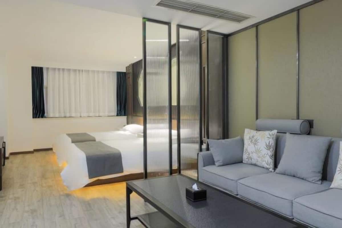 Blackout curtains, free WiFi, bed sheets