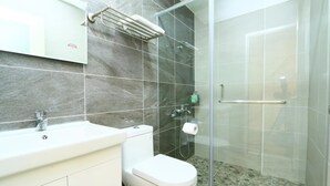 A modern bathroom with a glass shower enclosure, a white sink, and a toilet. - Chi Yu 85 (Ji'an)