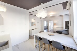 Apartment, Terrace | In-room dining