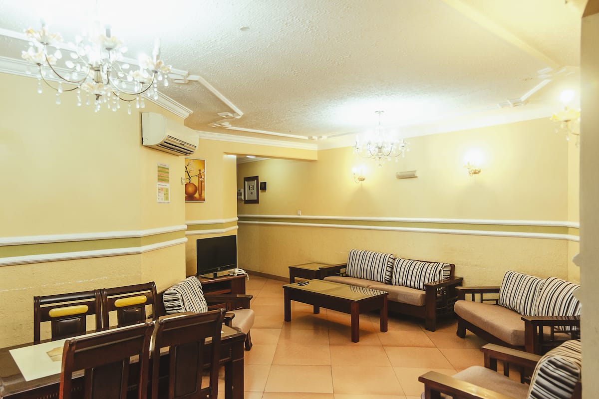 Penthouse, Multiple Beds | Living area | 32-inch flat-screen TV with cable channels, TV