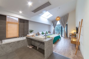 Superior Double Room (Zhi Geng) - Anji Wuji Guesthouse (Huzhou)