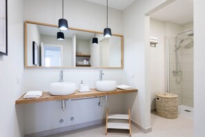 Shower, hair dryer, towels, soap