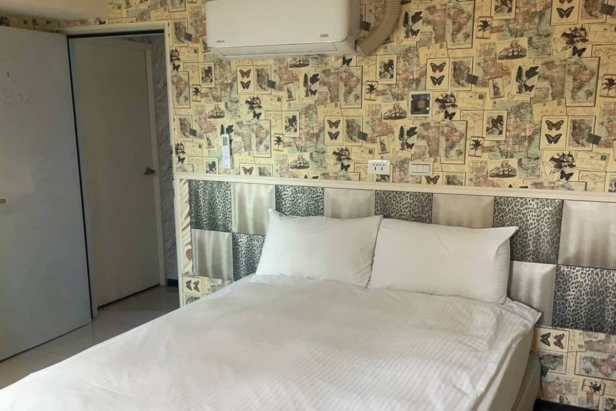 Standard Double Room | Free WiFi, bed sheets