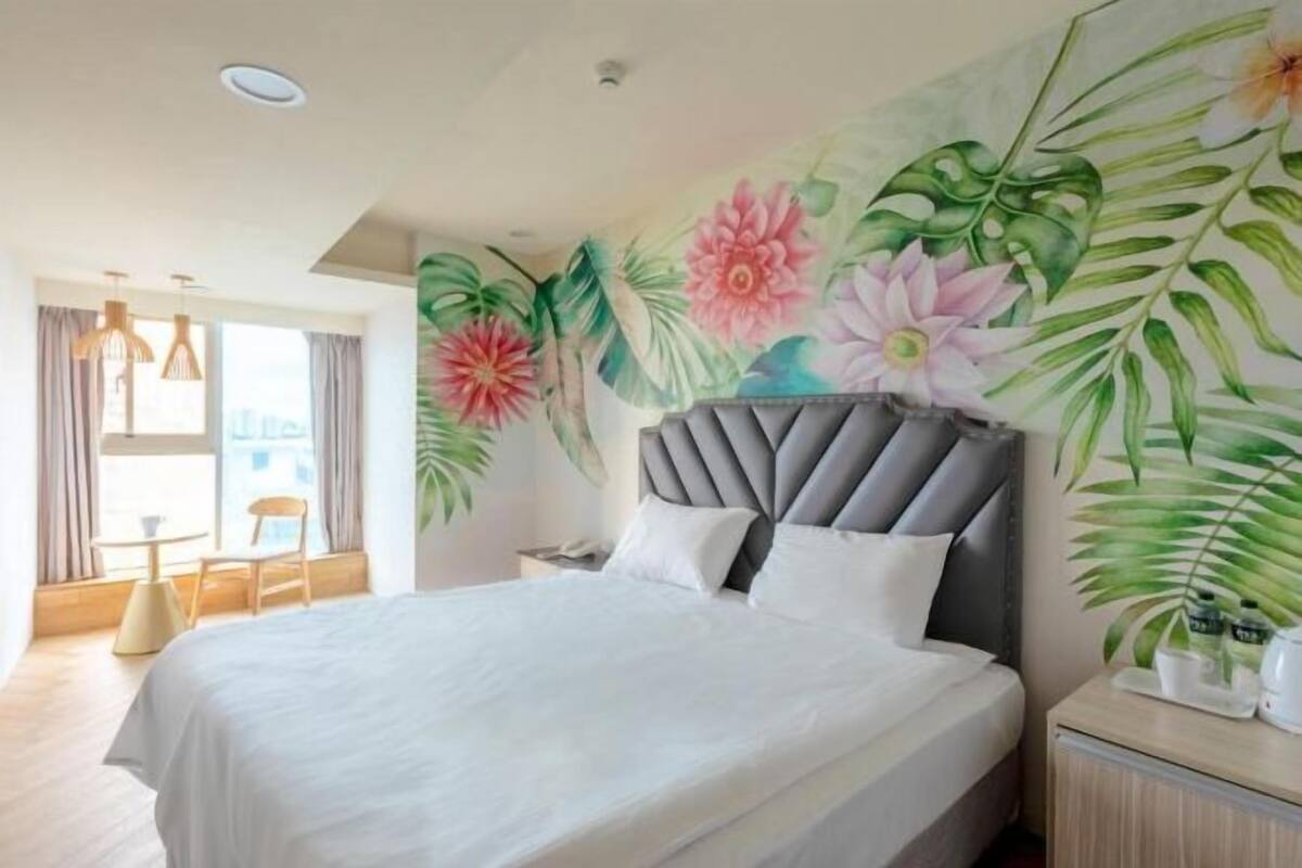 Free WiFi, bed sheets