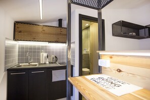 Departamento, Terraza | Cocineta privada | Refrigerador, horno, parrilla de estufa y tetera eléctrica