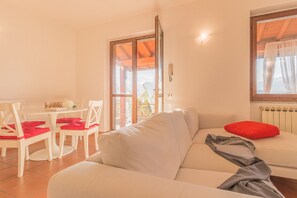 Appartamento, 2 camere da letto | Area soggiorno | TV