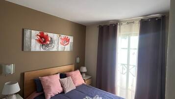 1 slaapkamer, een strijkplank/strijkijzer, wifi, beddengoed