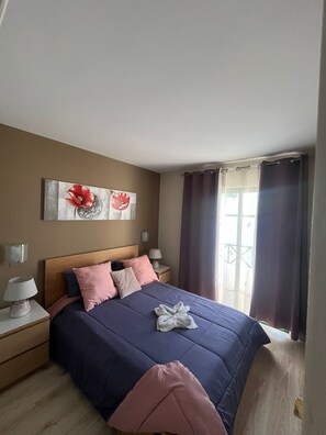 1 habitación, tabla de planchar con plancha, wifi y ropa de cama 