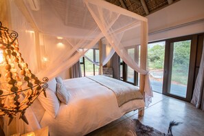 Luxury House | 4 bedrooms, in-room safe, desk, soundproofing - Villa Kudu (Hoedspruit)