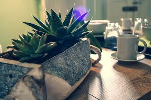 Päivittäinen buffetaamiainen (7 EUR per henkilö)