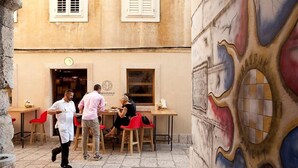 تناول الطعام بالخارج