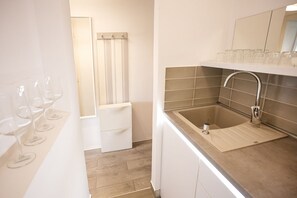 Apart Daire, Teras | Özel mutfak | Buzdolabı, fırın, set üstü ocak, kahve/çay makinesi 