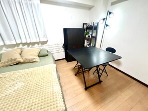 Departamento urbano | Edredón, decoración personalizada, muebles diferentes y wifi gratis 