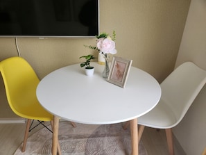 Departamento urbano | Edredón, decoración personalizada, muebles diferentes y wifi gratis 