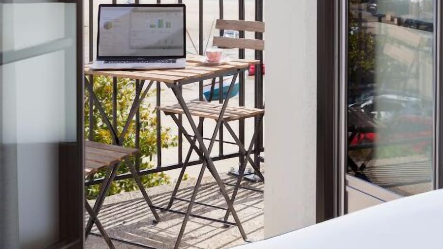 洛屈伊雷克港酒店