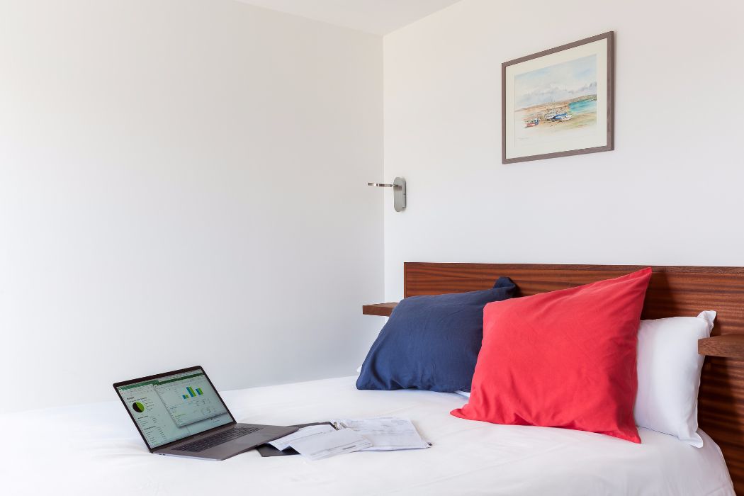 chambre la roche tombée | individually decorated, individually furnished, desk, soundproofing