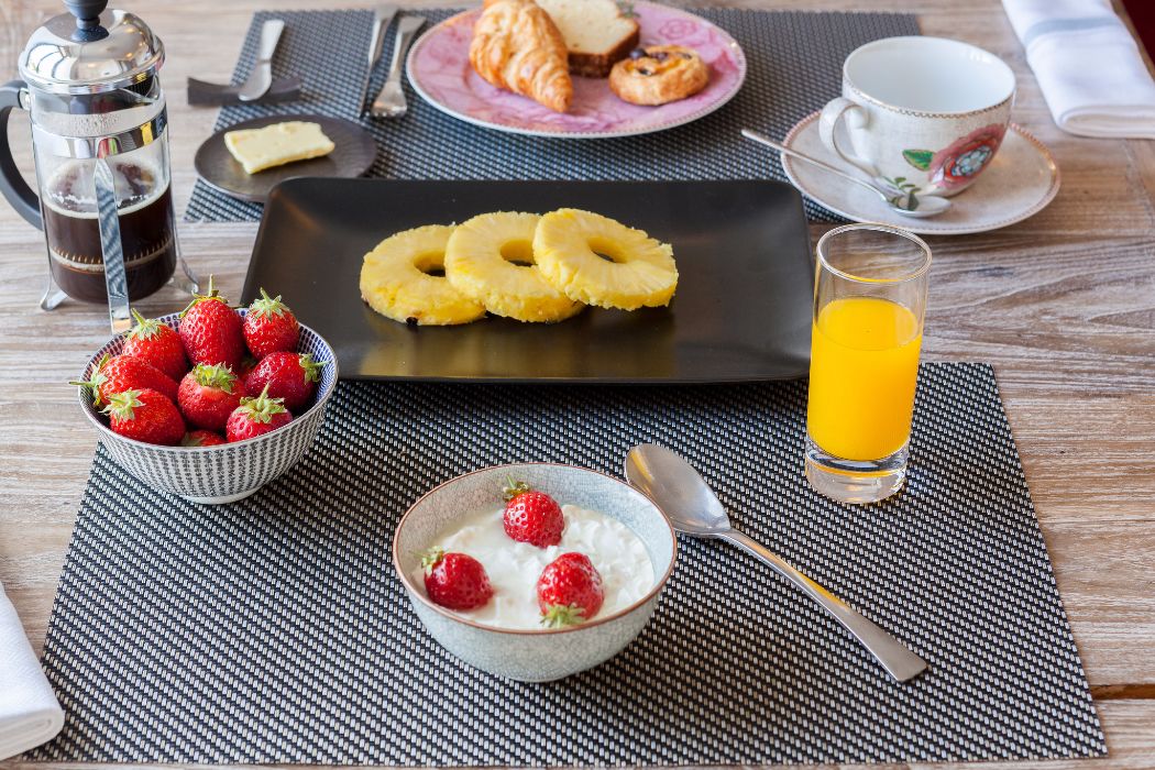 daily continental breakfast (eur 12 per person)