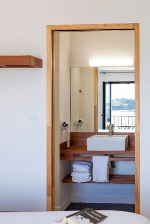 Chambre La Roche tombée | Lavabo del cuarto de baño