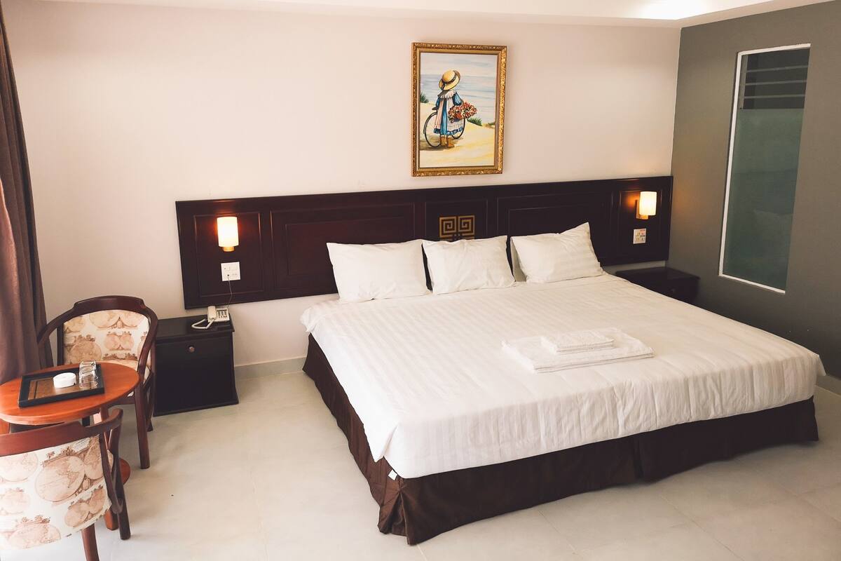 Superior King Room, 1 King Bed, City View | In-room safe, desk, blackout curtains, rollaway beds