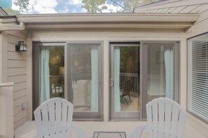 Terrace/patio - 2375 Lighthouse: Experience Spacious Luxury Villa, Pool Views, Free Bikes (Hilton Head Island)