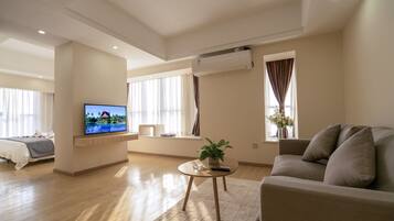 Executive Double Room | Desk, blackout drapes, soundproofing, iron/ironing board