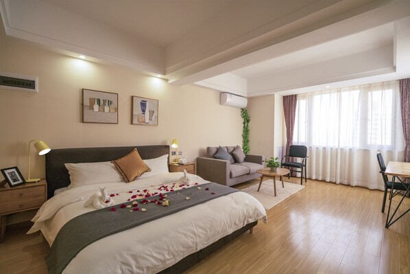 Deluxe-Doppelzimmer | Schreibtisch, Verdunkelungsvorhänge, schallisolierte Zimmer