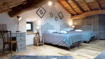 2 bedrooms, desk, iron/ironing board, travel crib