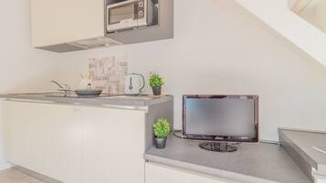 Appartement, 1 slaapkamer | Privékeuken | Een koelkast, een magnetron, een kookplaat, een vaatwasser