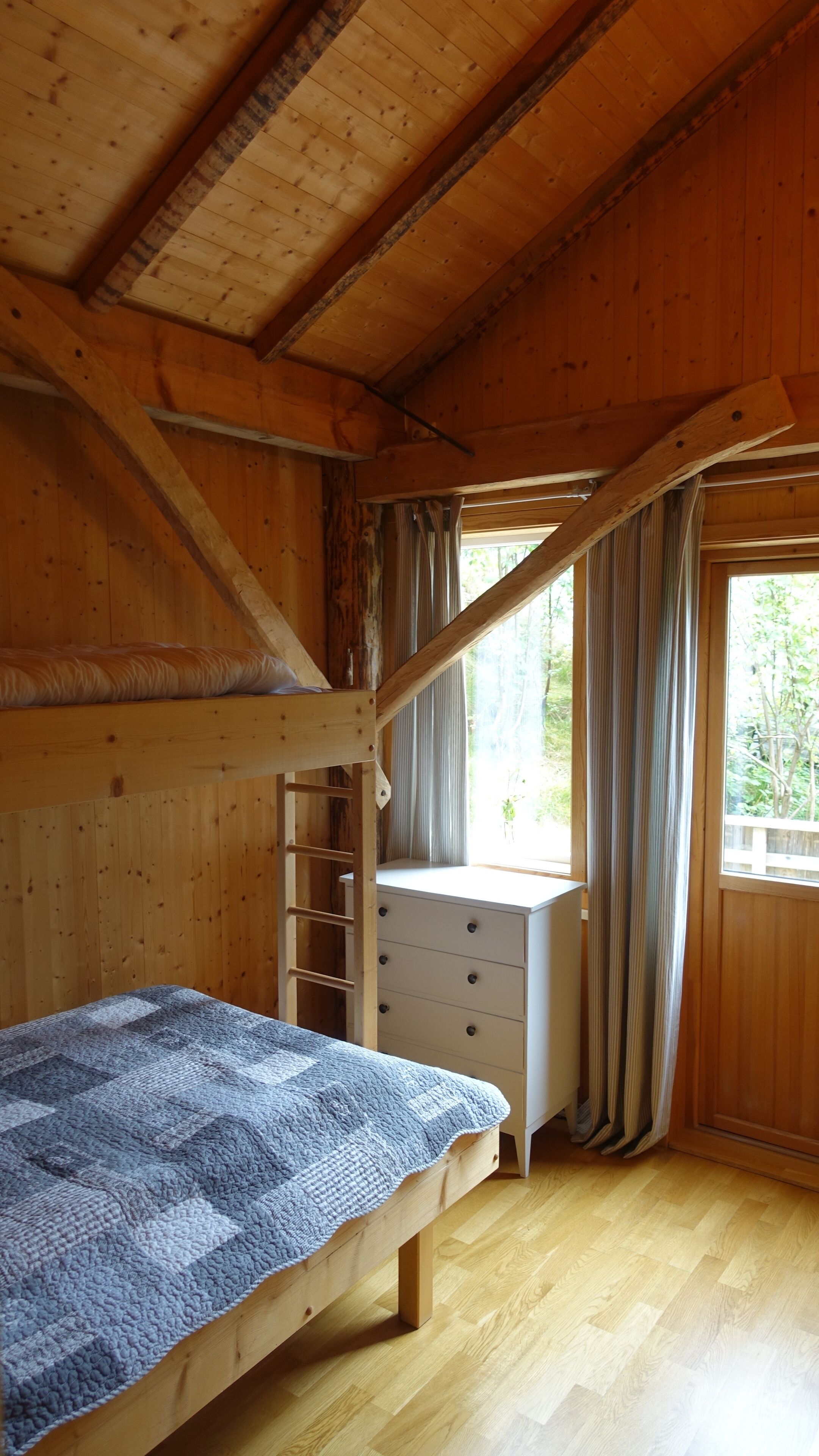 4 chambres, fer et planche à repasser, accès au Wi-Fi (inclus)