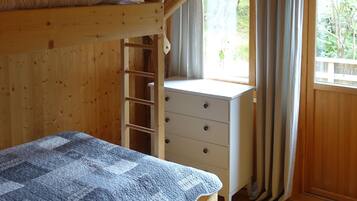 4 chambres, fer et planche à repasser, accès au Wi-Fi (inclus)